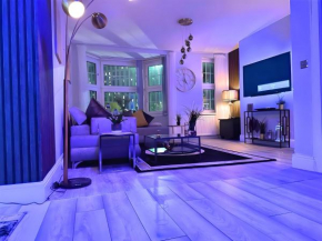 *Luxury 9ine Lush Jacuzzi Apartment & Balcony*